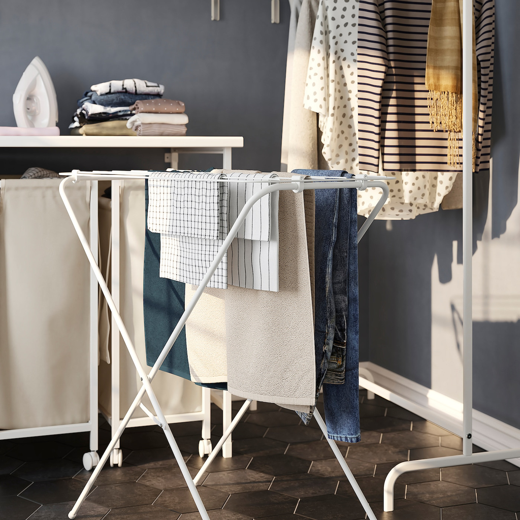 https://www.ikea.com/es/es/images/products/jall-tendedero-interior-exterior-blanco__1330411_pe945661_s5.jpg