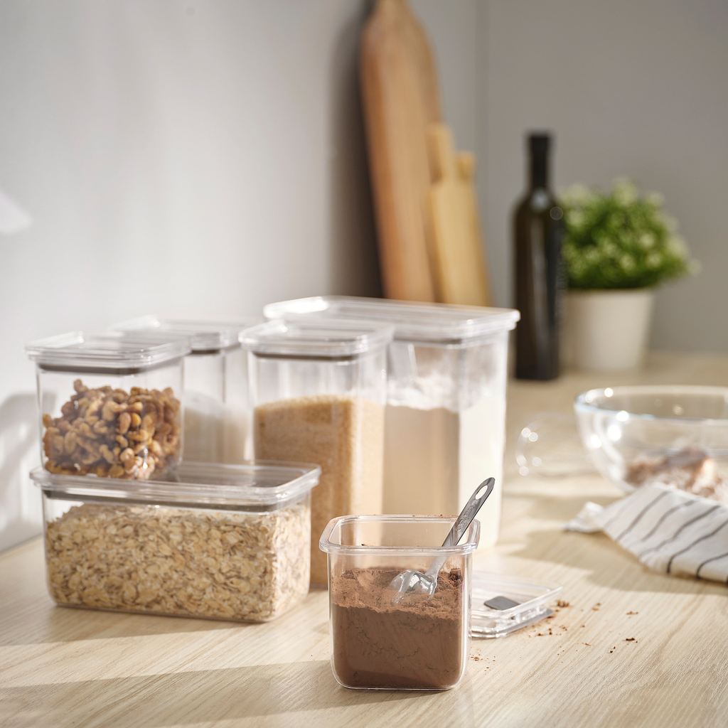 https://www.ikea.com/es/es/images/products/korallvippa-bote-con-tapa-juego-6-transparente__1396661_pe967415_s5.jpg